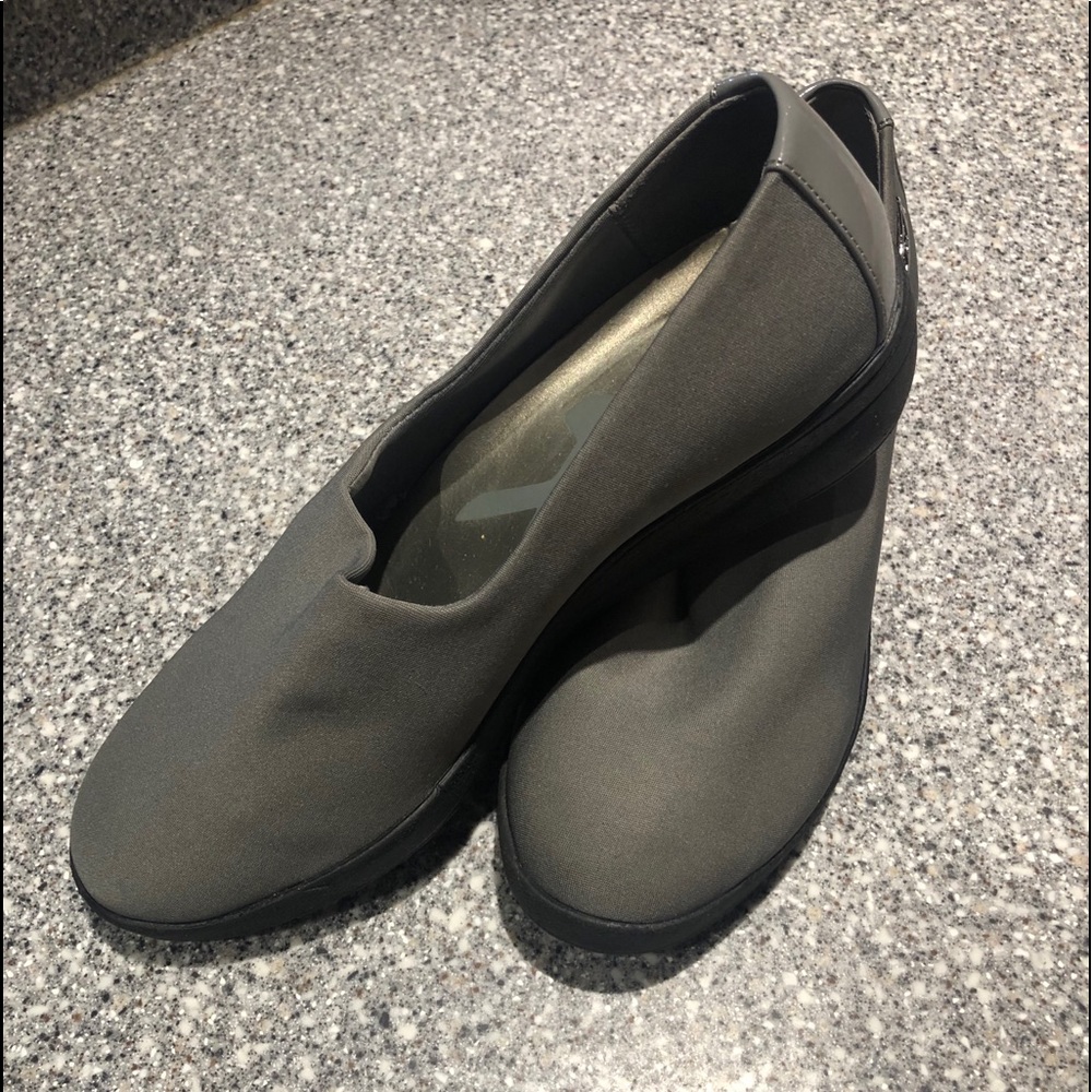 Anne Klein Sport grey Wedge shoe. Size 7M